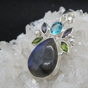 Colgante Labradorita y piedras semipreciosas y plata