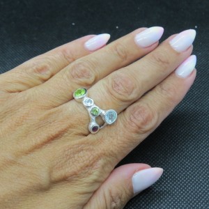 Anillo piedras semipreciosas y plata