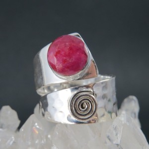 Anillo rubí y plata