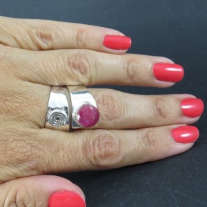 Anillo rubí y plata