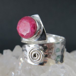Anillo rubí y plata