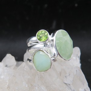 Anillo prehnita, olivino y plata