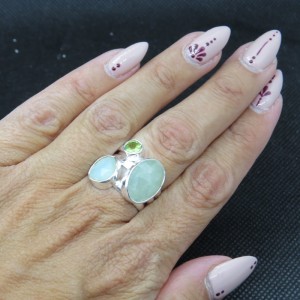 Anillo prehnita, olivino y plata