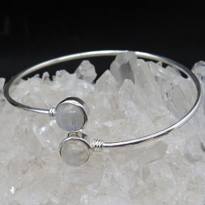 Pulsera rígida joyería en plata piedra luna