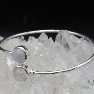 Pulsera rígida joyería en plata piedra luna