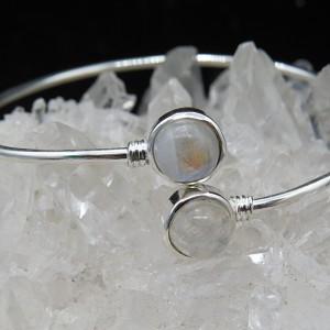 Pulsera rígida joyería en plata piedra luna