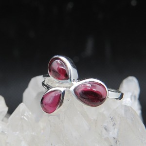 Anillo granate y plata