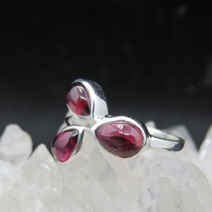 Anillo granate y plata