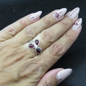 Anillo granate y plata