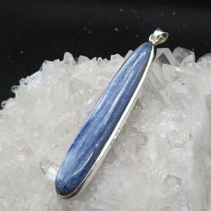 Colgante cianita y plata