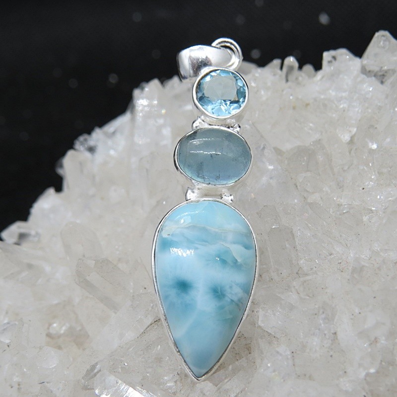 Colgante larimar, aguamarina, topacio y plata