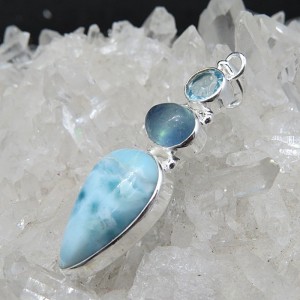 Colgante larimar, aguamarina, topacio y plata
