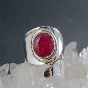 Anillo rubí y plata