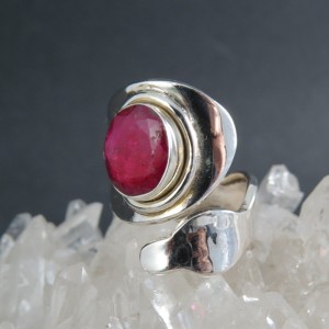 Anillo rubí y plata