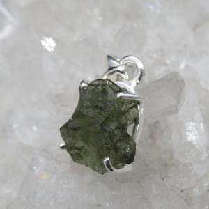 Colgante moldavita y plata