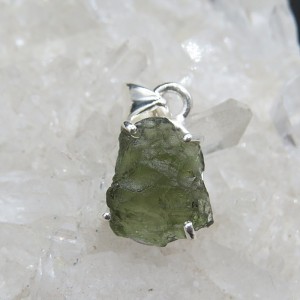 Colgante moldavita y plata