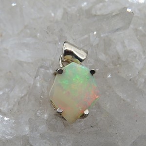 Colgante ópalo blanco y plata