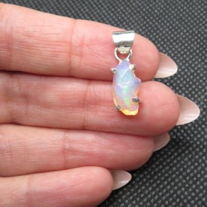 Colgante ópalo blanco y plata