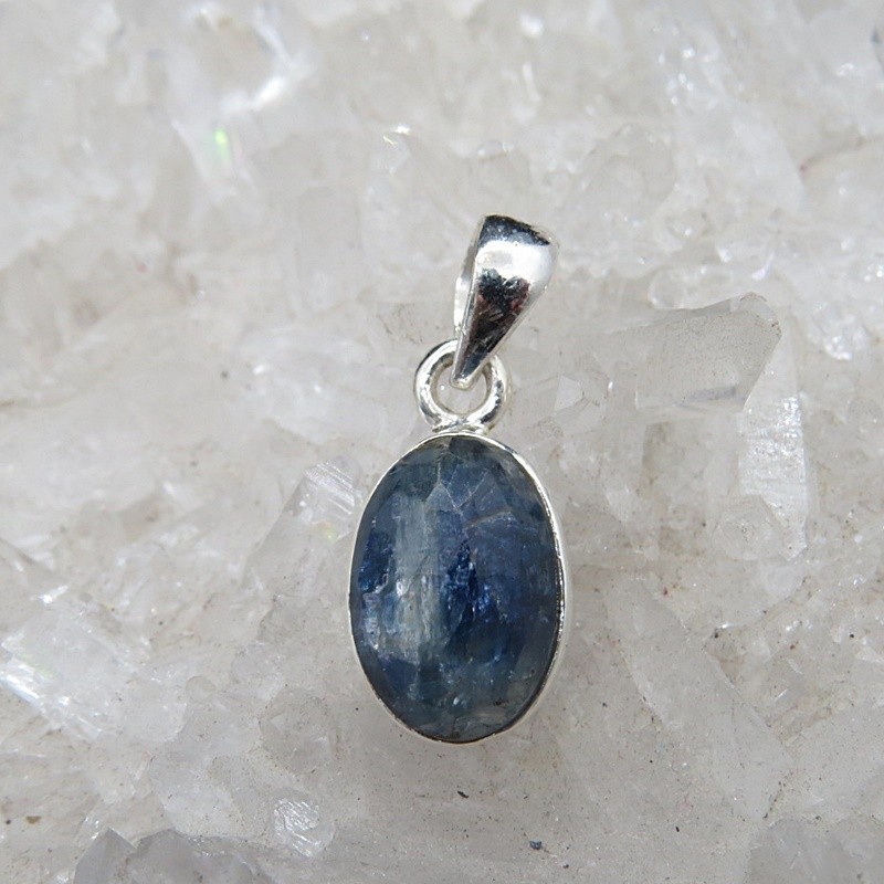 Colgante cianita y plata