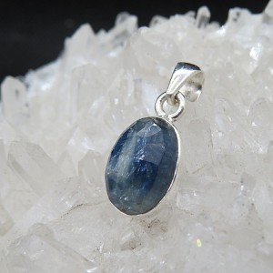 Colgante cianita y plata