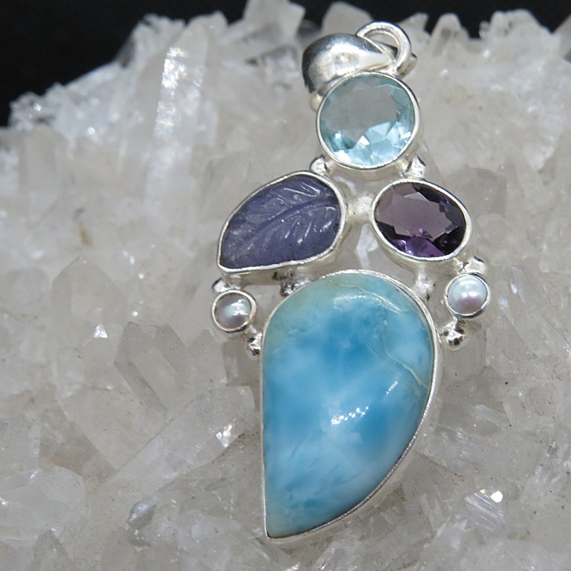 Colgante larimar con piedras semipreciosas y plata