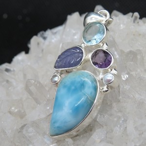 Colgante larimar con piedras semipreciosas y plata