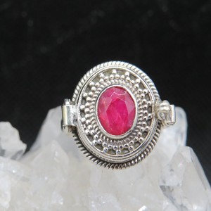 Anillo cofre de los deseos rubí y plata