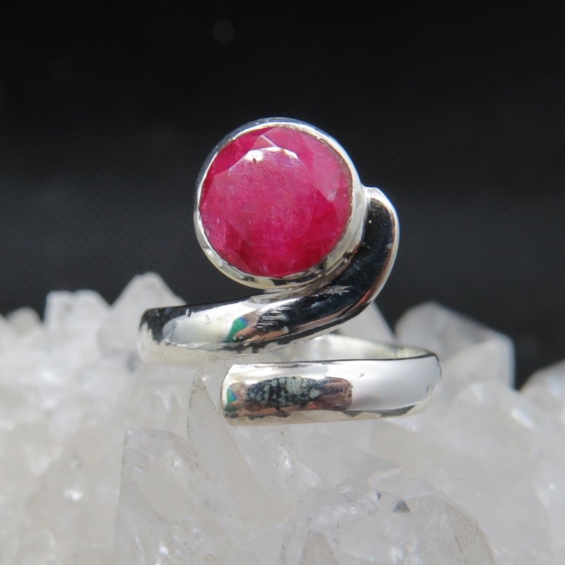 Anillo rubí y plata