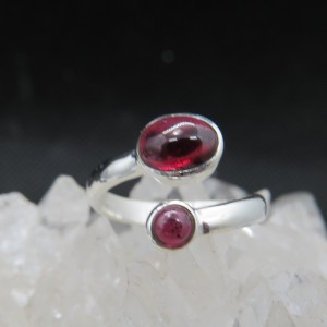Anillo granate y plata