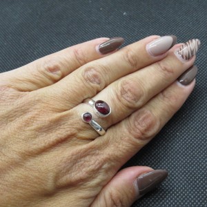 Anillo granate y plata