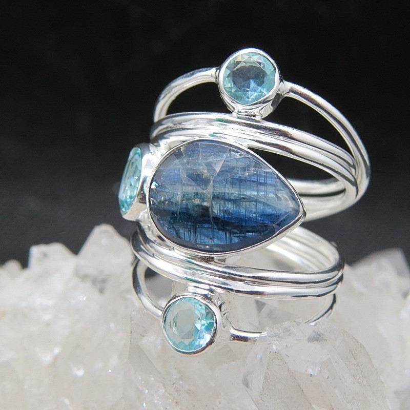 Anillo cianita, topacio y plata