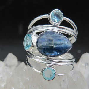 Anillo cianita, topacio y plata