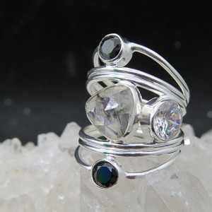 Anillo cuarzo turmalinado, ónix, cuarzo cristal de roca y plata