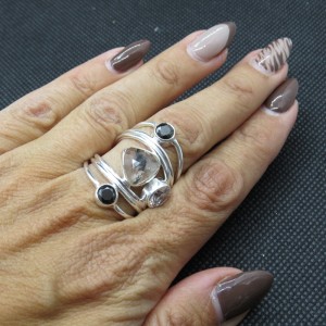 Anillo cuarzo turmalinado, ónix, cuarzo cristal de roca y plata