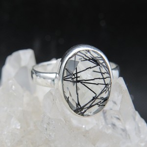 Anillo cuarzo turmalinado y plata