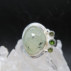 Anillo prehnita, olivino, citrino y plata