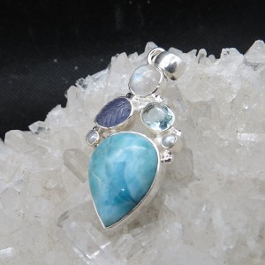 Colgante larimar con piedras semipreciosas y plata