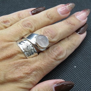 Anillo cuarzo rosa y plata