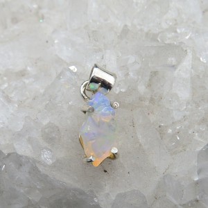 Colgante ópalo blanco y plata