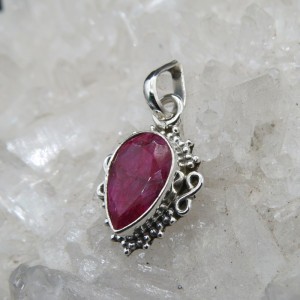 Colgante rubí y plata