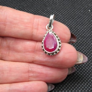 Colgante rubí y plata