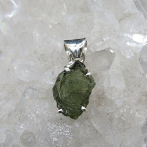 Colgante moldavita y plata