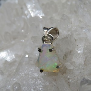 Colgante ópalo blanco y plata