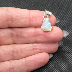 Colgante ópalo blanco y plata