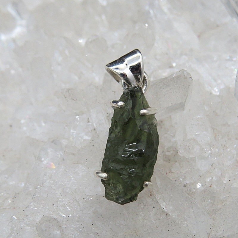 Colgante moldavita y plata