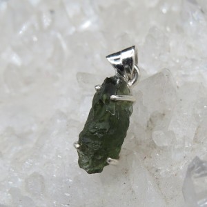 Colgante moldavita y plata