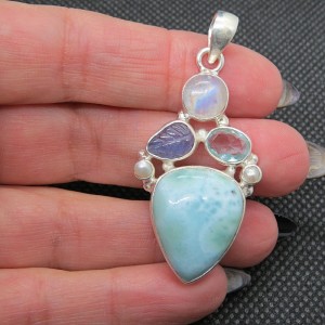 Colgante larimar con piedras semipreciosas y plata