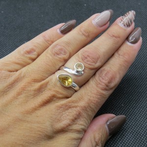 Anillo cuarzo citrino y plata
