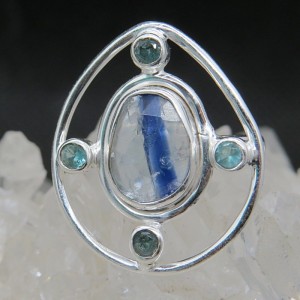 Anillo cianita, topacio y plata