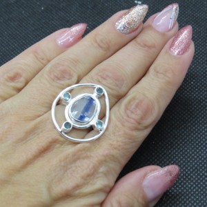 Anillo cianita, topacio y plata